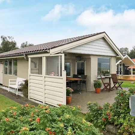 Hébergement de vacances 6 Person Holiday In *